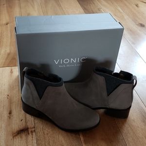 Vionic Joslyn gray suede booties